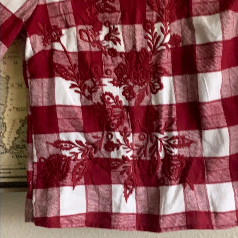 Beautiful Blouse - Picture 3 of 4
